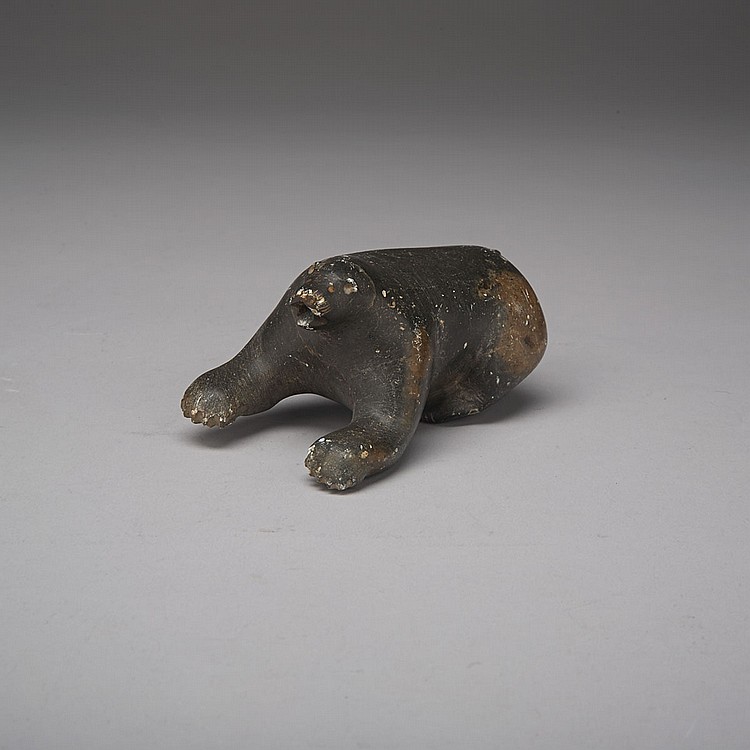 Akeeaktashuk comparable auction result: akeeaktashuk 1898 1954 polar bear stone 1 75 x 2 25 x 3 5 4 4 x 5 7 x 8 9 cm
