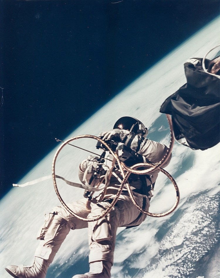 James McDivitt comparable auction result: james mcdivitt first us spacewalk ed white s eva over the gulf of mexico gemini 4 3 june 1965
