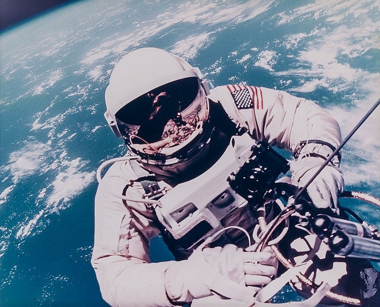 James McDivitt comparable auction result: james mcdivitt first us spacewalk ed white s eva over hawaii gemini 4 3 june 1965