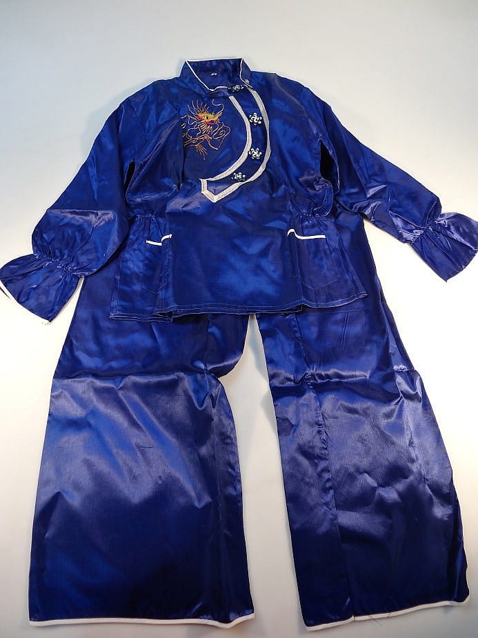 A Japanese silk two piece kimono, the top raised with a dragon in gold on a predominantly blue groun sold by Golding Young & Mawer, lot 3082 — auction record photograph