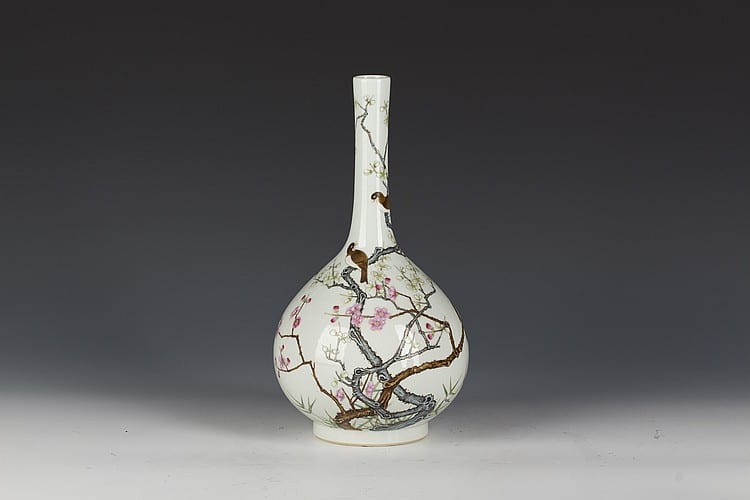 Chinese famille-rose porcelain vase