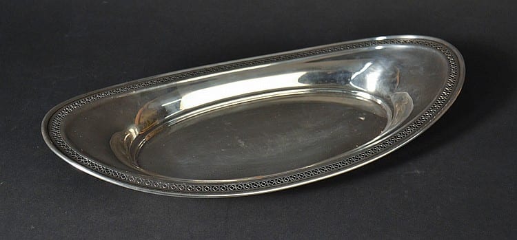 20TH CENT. INTERNATIONAL STERLING SILVER BREAD TRAY sold by Keene Auctions, lot 72C — auction record photograph