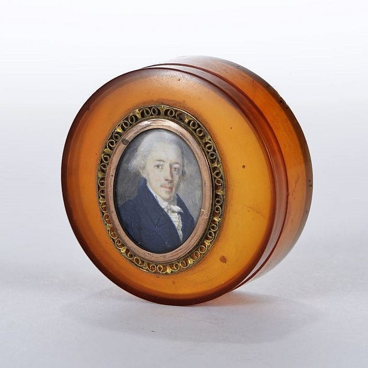Louis-Ami Arlaud comparable auction result: bo te ronde orn e d une miniature d homme ovale
