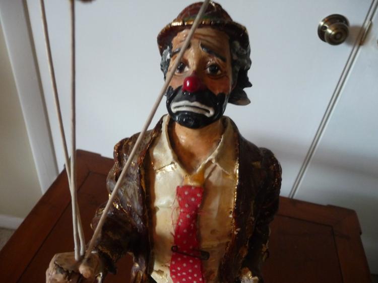 VINTAGE EMMETT KELLY HOBO CLOWN W/ BALLOONS BY RON LEE FIGURINE SCULPURE sold by COHCO Auction & Sales, lot 15010 — auction record photograph