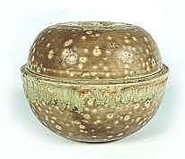 a stoneware box and cover · Vendu Rotterdam · 2016-11-28 Johan Gerard van Loon comparable auction result: a stoneware box and cover