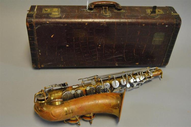 Martin alto saxophone with original case sold by Link Auction Galleries, lot 1120 — auction record photograph