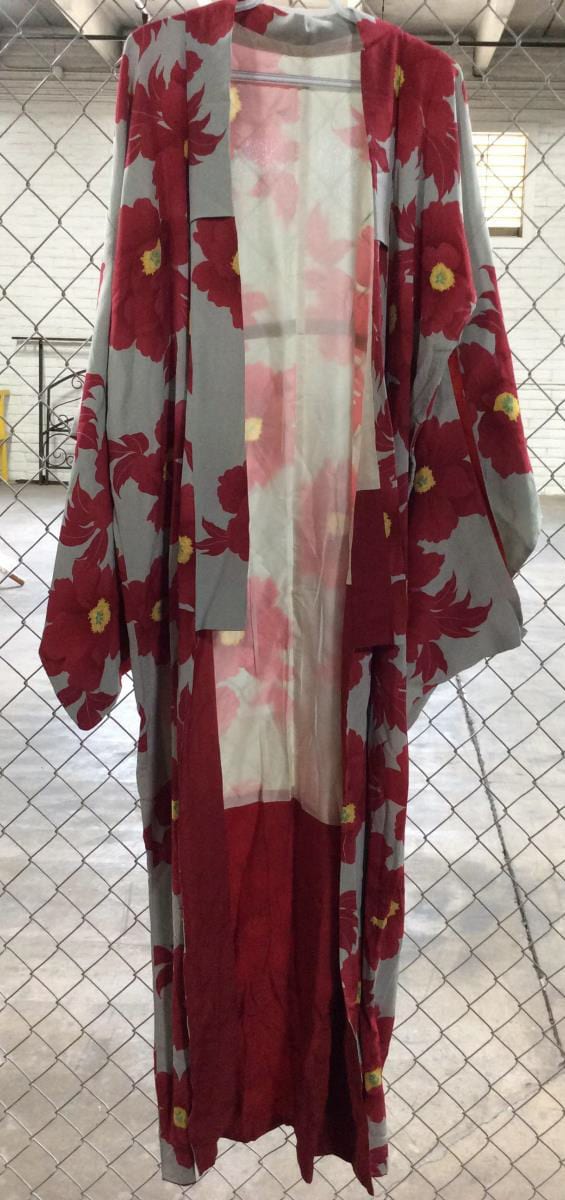 4Pc. Custom Silk Kimono's Lot #3 sold by J Levine Auction & Appraisal LLC, lot 1110 — auction record photograph