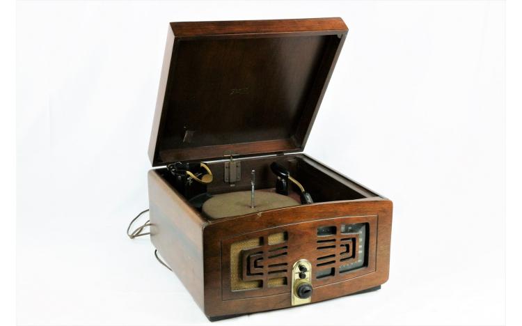 Open wooden Zenith radio phonograph case showing record player components and built-in speaker grille on the front.