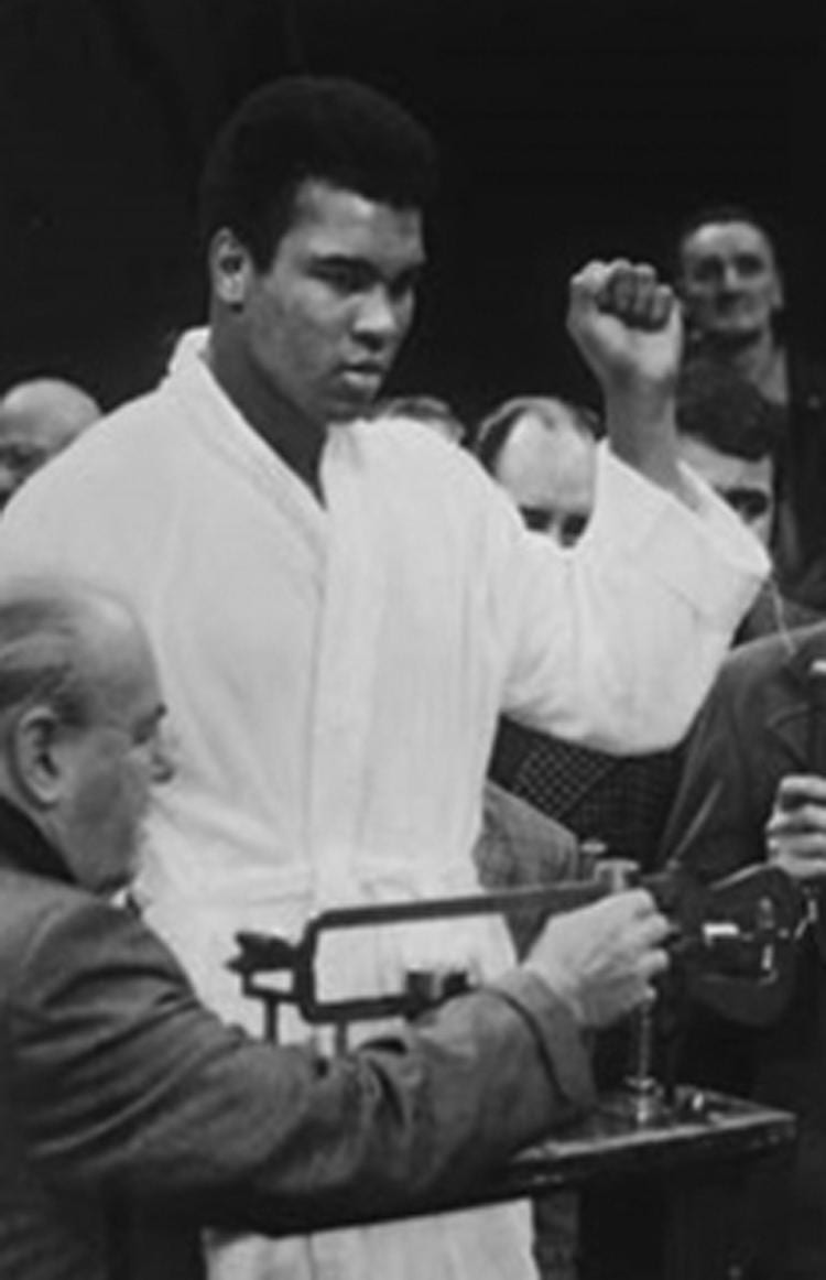 Jean-Pierre Laffont comparable auction result: jean pierre laffont n en 1935 dec 8 1970 new york city new york madison square garden muhammad ali vs bonnavena ali won by ko on the 15th round