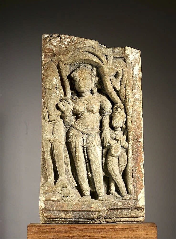 Armando José Moreira comparable auction result: divinit s f minines inde ca 10 12 si cle gr s 59 x 31 cm beau relief pr