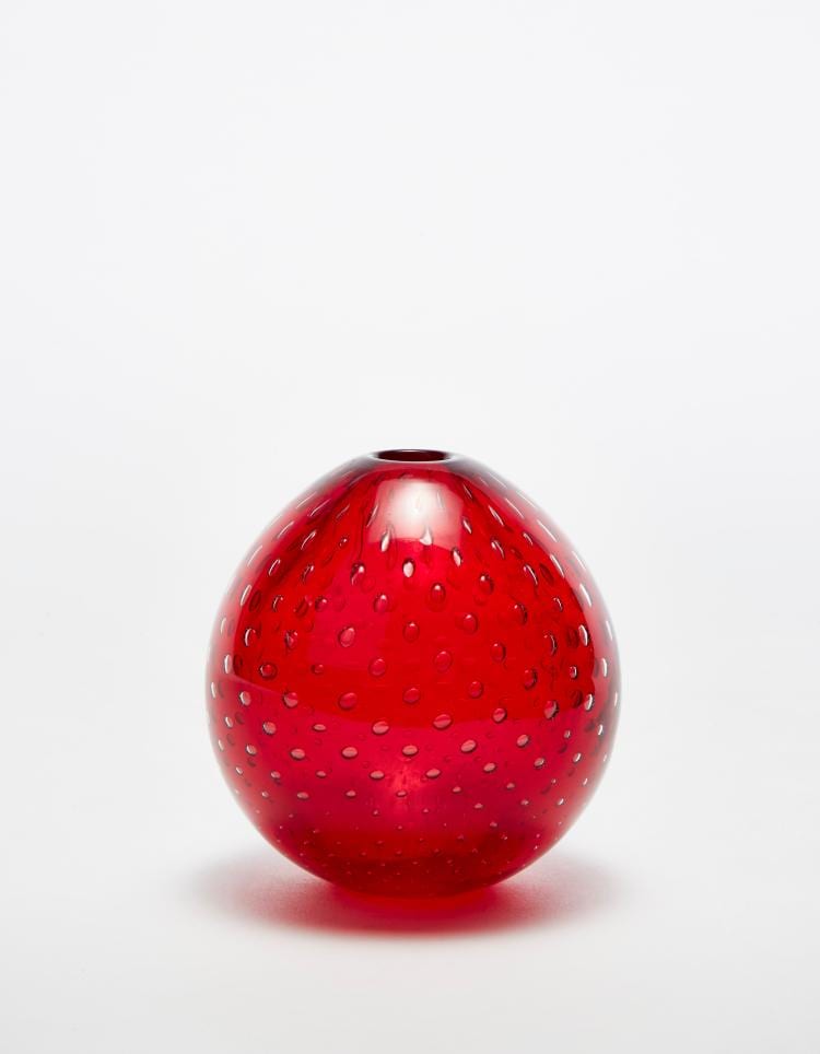 VENINI SMALL, SLIGHTLY OVOIDAL VASE IN COLORLESS AND RED SOMMERSO GLASS WITH THE INCLUSION OF REGULARLY ARRANGED BUBBLES. MURANO, 1934-1936CA. DRAWING BY CARLO SCARPA N. 3598 OF THE BLUE CATALOGUE VENINI. ACID SIGNED "VENINI MURANO ITALIA" UNDER THE BASE. (H 11.5 CM.)LITERATUREM. BAROVIER, CARLO SCARPA VENINI 1932-1947, SKIRA, MILANO 2012, P. 137PICCOLO VASO LEGGERMENTE OVOIDALE IN VETRO SOMMERSO INCOLORE E ROSSO CON INCLUSIONE DI BOLLE REGOLARMENTE DISPOSTE. MURANO, 1934-1936CA. DISEGNO DI CARLO SCARPA N. 3598 DEL CATALOGO BLU VENINI. FIRMATO ALL'ACIDO "VENINI MURANO ITALIA" SOTTO LA BASE. (H CM 11,5)BIBLIOGRAFIAM. BAROVIER, CARLO SCARPA VENINI 1932-1947, SKIRA, MILANO 2012, P. 137 sold by Il Ponte Auction House, lot 815 — auction record photograph