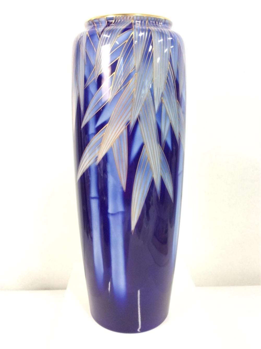 Fukagawa Cloisonne Japanese Porcelain Vase sold by The Benefit Shop Foundation Inc., lot 347 — auction record photograph