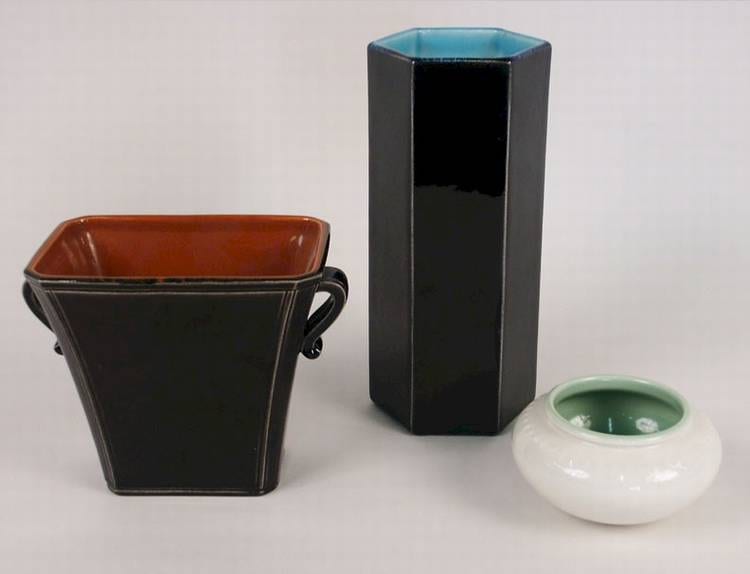 ROOKWOOD POTTERY FACETED CYLINDRICAL FORM VASE sold by Grogan & Company, lot 85a — auction record photograph