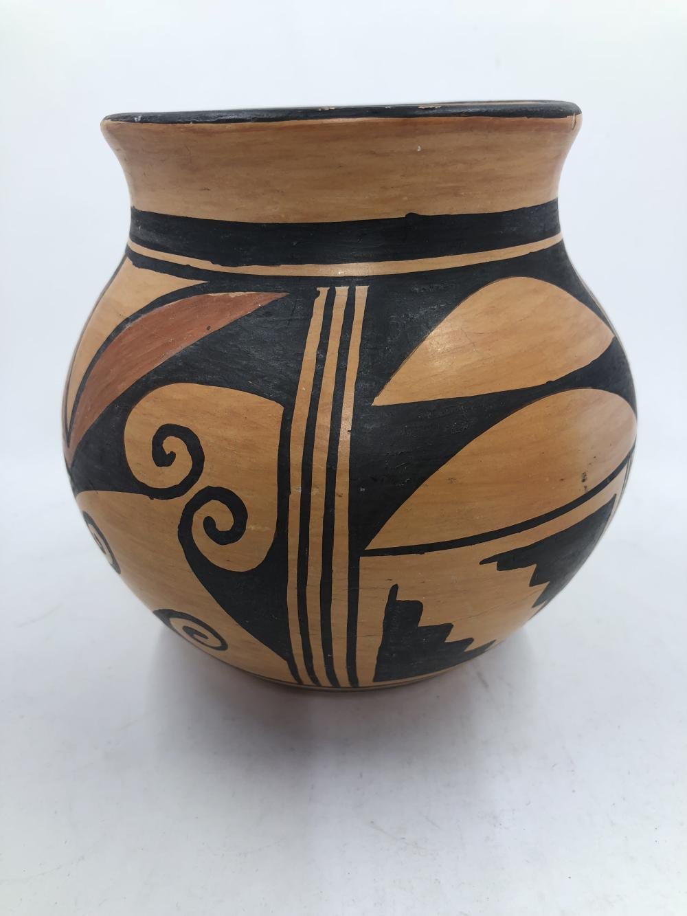 Verla Dewakuku comparable auction result: verla dewakuku signed hopi pueblo pot