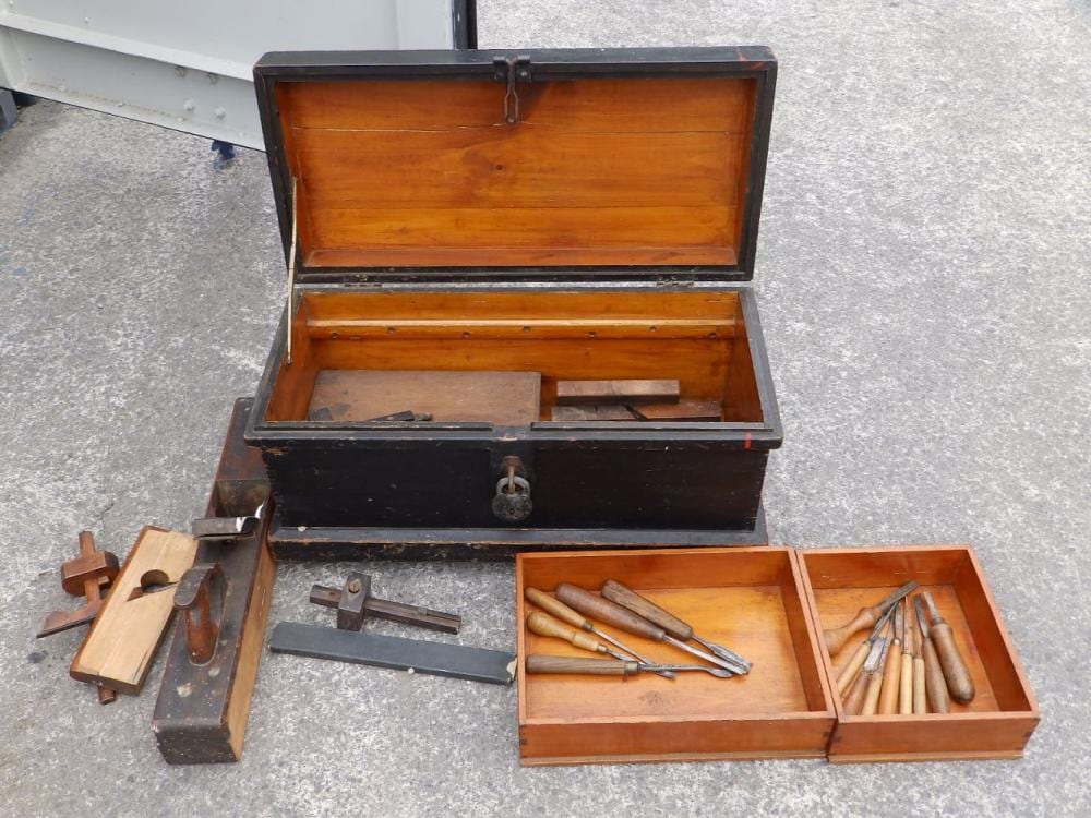 A. Carpenter comparable auction result: a wooden tool box with carpenter s tools