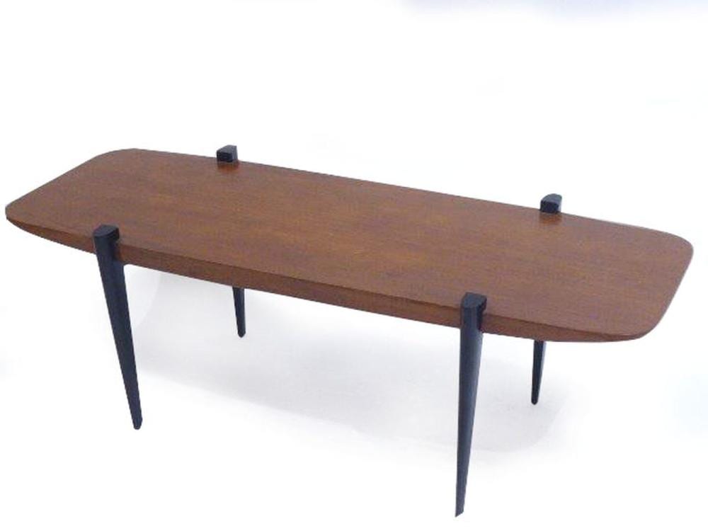 N. Des... comparable auction result: table basse en bois naturel reposant sur des pieds d crochement teint s n