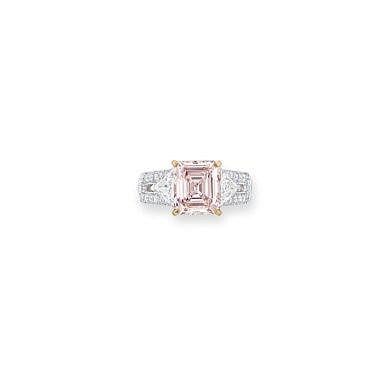Important Coloured Diamond And Diamond Ring, CARTIER comparable sale