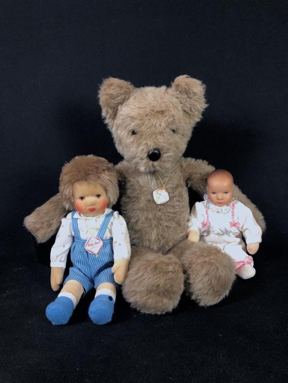 Käthe Kruse comparable auction result: k the kruse 21 teddy bear and two kathe kruse friends 13 moritz 36p all felt boy and 10 hard plastic baby plush gray brown st
