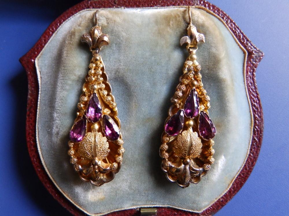 F. Gold comparable auction result: a pair of victorian garnet set gold drop earrings designed as pear shaped f