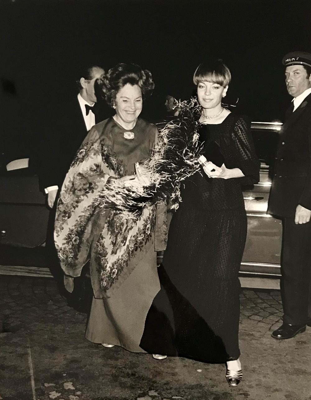 tony grylla n en 1941 romy schneider chez maxim s pour l anniversaire de magda paris 1977 tirage argentique sur papier baryt · Louiza Auktion & Associés · 2019-10-12 Tony Grylla comparable auction result: tony grylla n en 1941 romy schneider chez maxim s pour l anniversaire de magda paris 1977 tirage argentique sur papier baryt