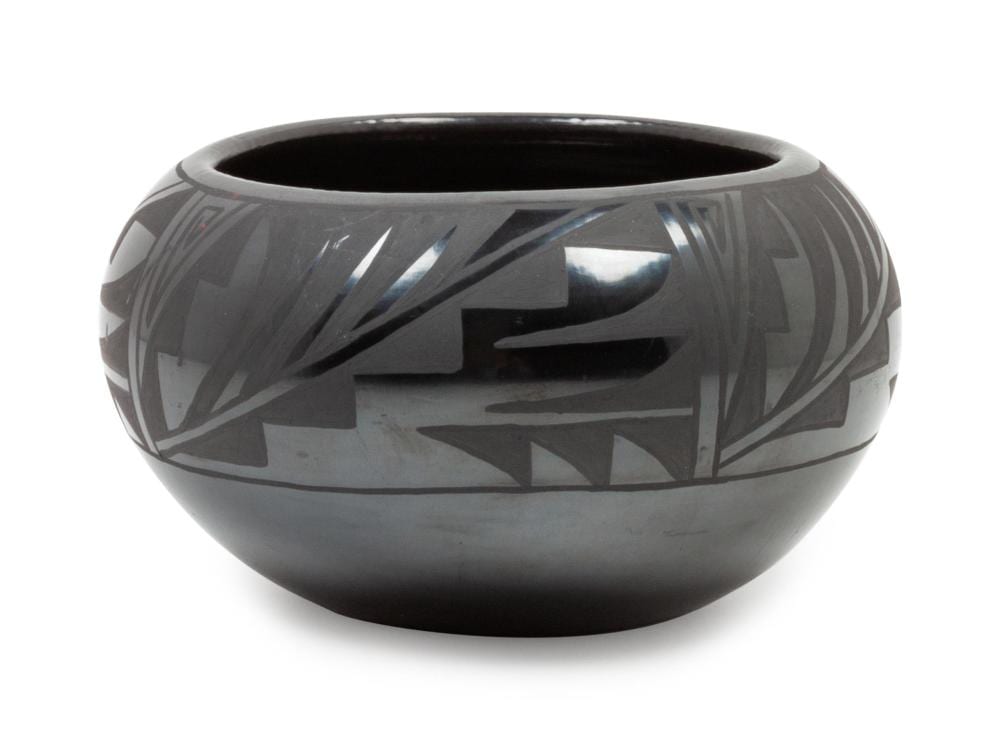 flora naranjo santa clara 1914 2000 santa clara blackware jar · Hindman · 2019-11-08 Flora Naranjo comparable auction result: flora naranjo santa clara 1914 2000 santa clara blackware jar