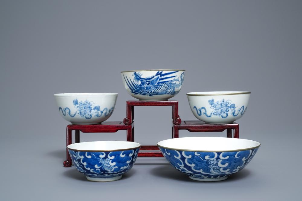 FIVE CHINESE BLUE AND WHITE VIETNAMESE MARKET 'BLEU DE HUE' BOWLS, 19TH C. sold by Rob Michiels Auctions, lot 368 — auction record photograph