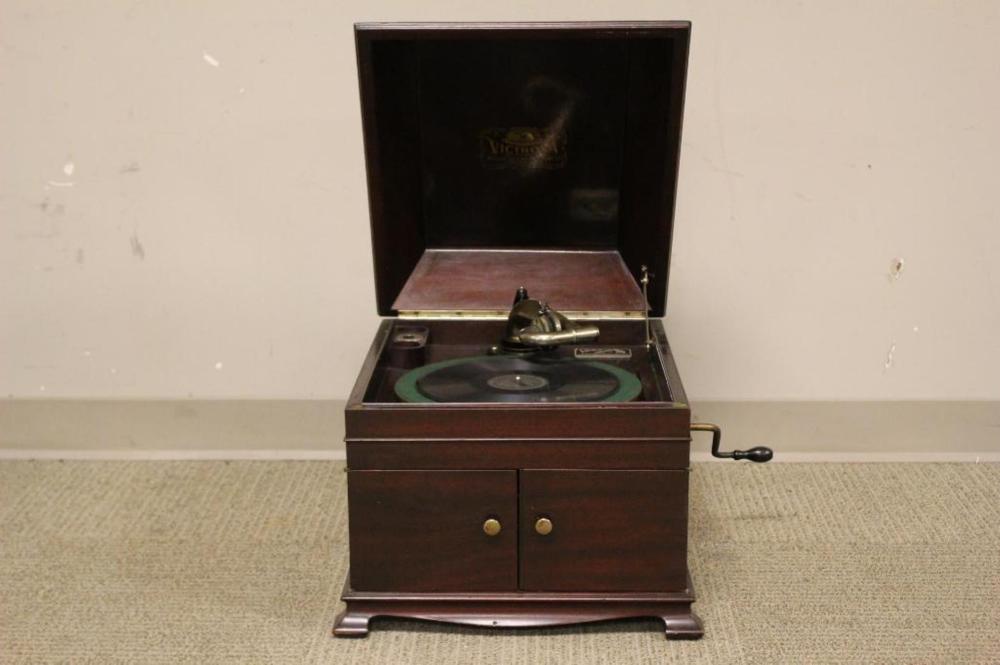 Victrola - Victor Talking Machine Tabletop Phonograph sold by Premier Auction Galleries, lot 28 — auction record photograph