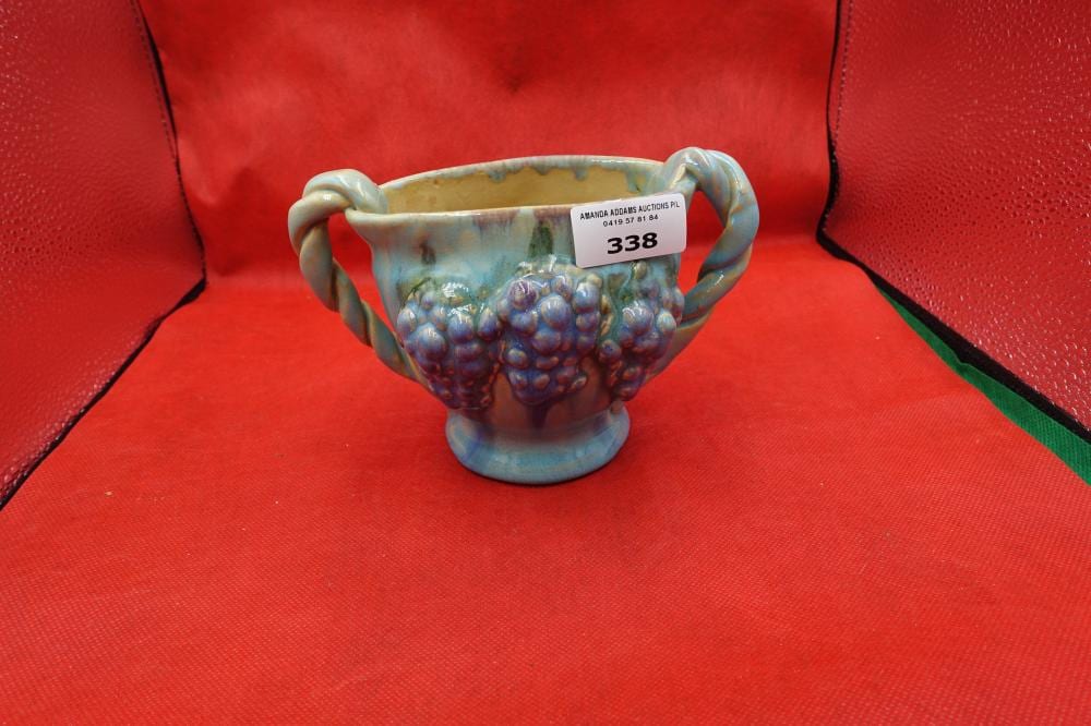 Una Deerborn comparable auction result: room 5 una deerbon glue and green grape and vine h