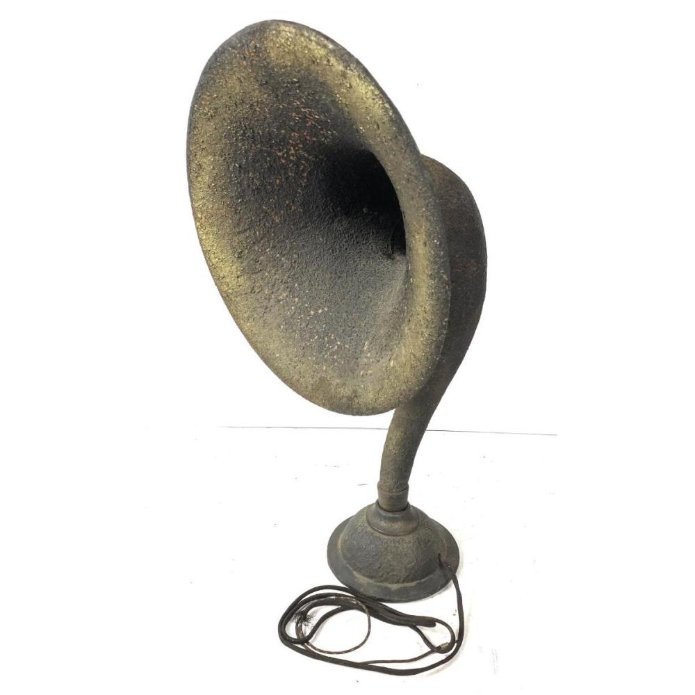 Antique Radio Horn Speaker sold by Donley Auction Services, lot 2606 — auction record photograph