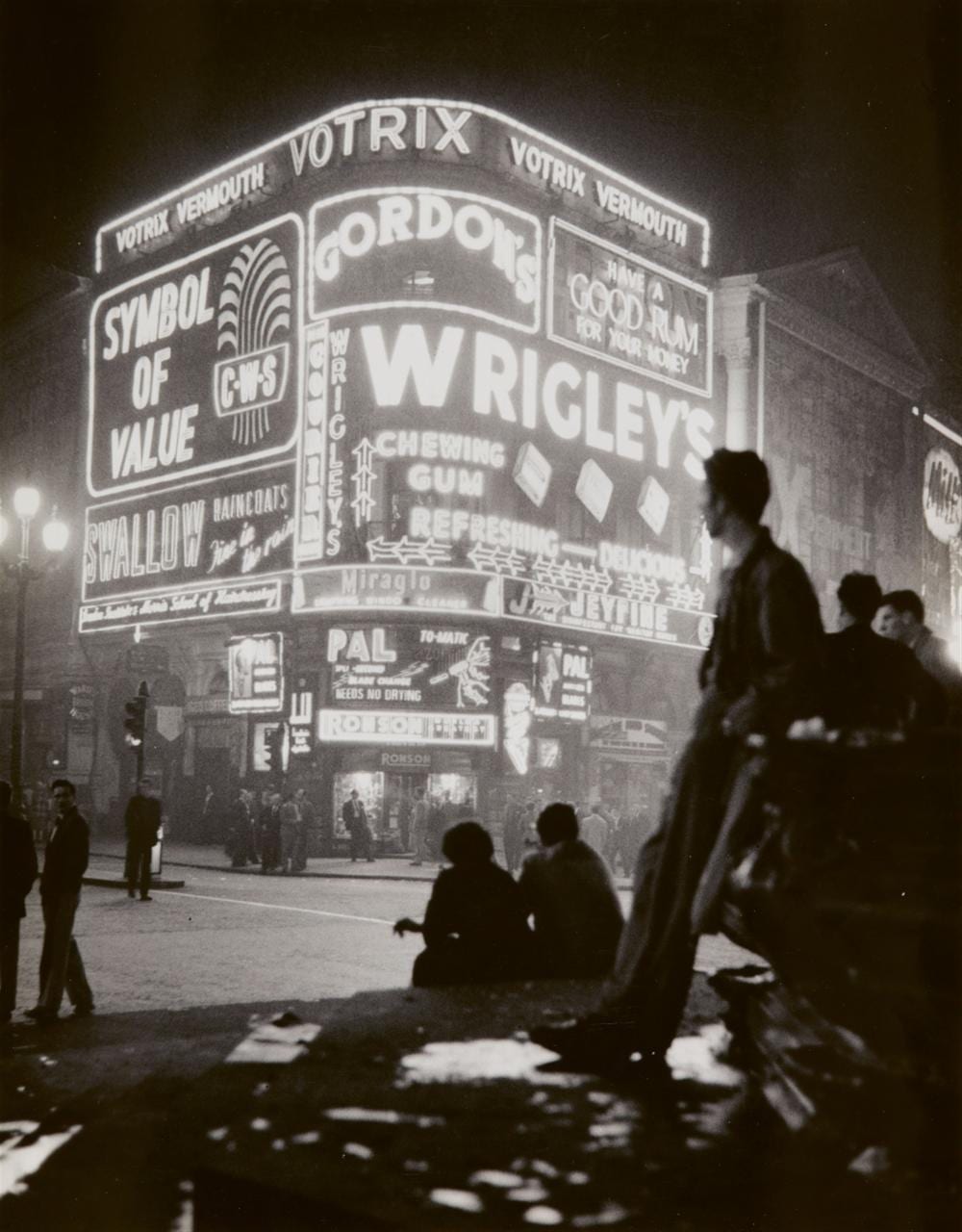 Hannes Kilian comparable auction result: hannes kilian picadilly circus london 1955