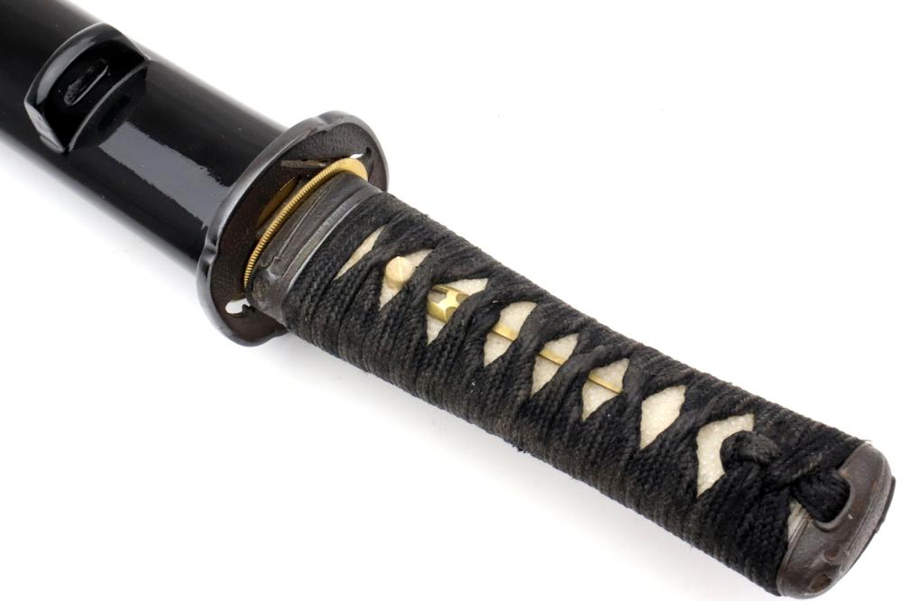 Massive Japanese Samurai Ko-WAKIZASHI Sword (TANTO Dagger) ~ Arrow-Tips Mounts. sold by Sofe Design Auctions, lot 16 — auction record photograph