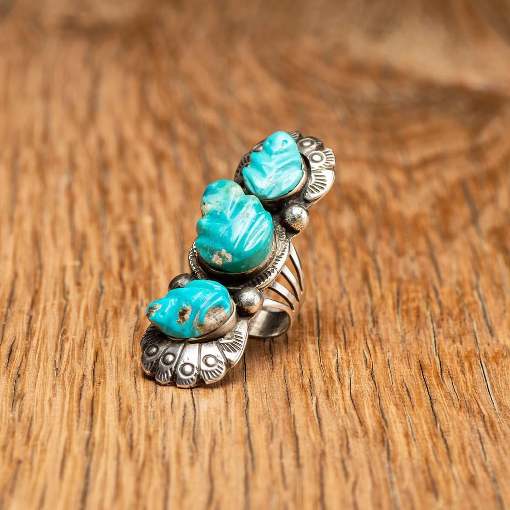 Leekya Deyuse comparable auction result: leekya deyuse zuni 1889 1966 silver ring with carved turquoise frogs ex cg wallace collection