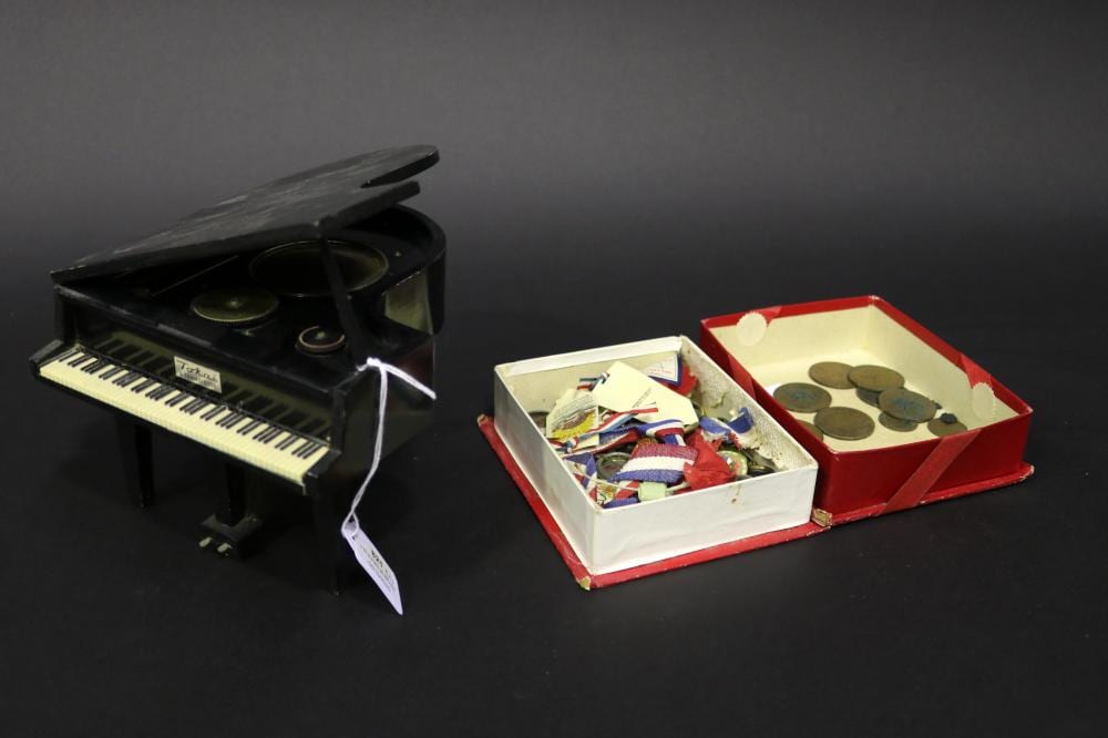 Miniature Japanese novelty Grand piano radio, by Tokai, along with various coins, and vintage tin badges, approx 11cm H x 17cm L x 17cm W sold by Vickers & Hoad, lot 821 — auction record photograph