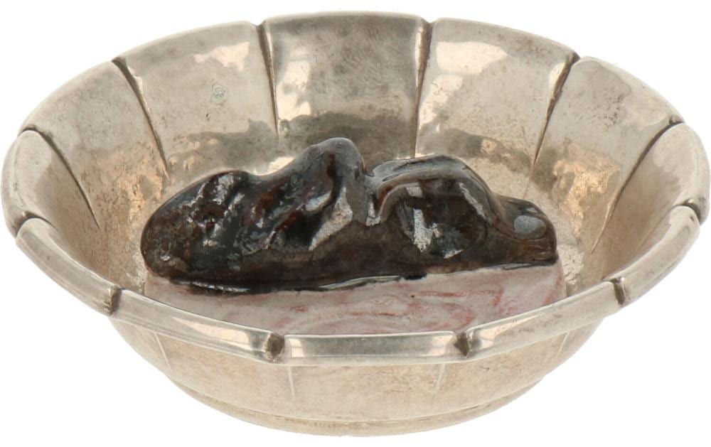 hildo krop 1884 1970 ceramic figurine in small sweetmeat bowl silver · Goudwisselkantoor Veilingen · 2020-10-07 Hildo Krop comparable auction result: hildo krop 1884 1970 ceramic figurine in small sweetmeat bowl silver