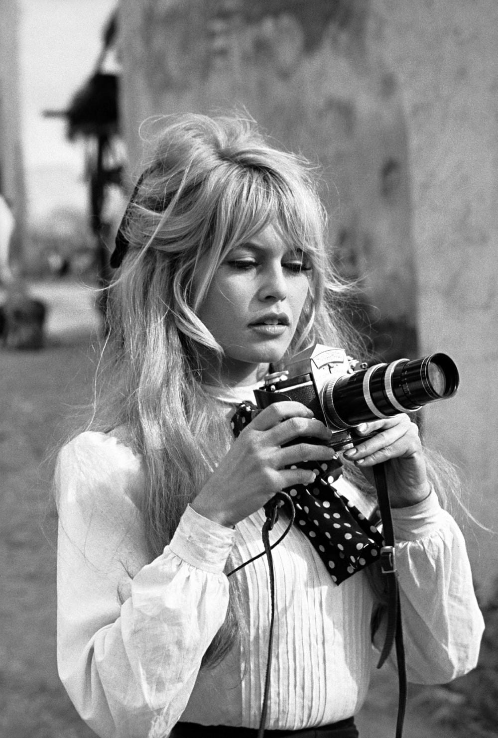 Ralph Crane comparable auction result: ralph crane 1913 1988 brigitte bardot pendant une pause sur le tournage