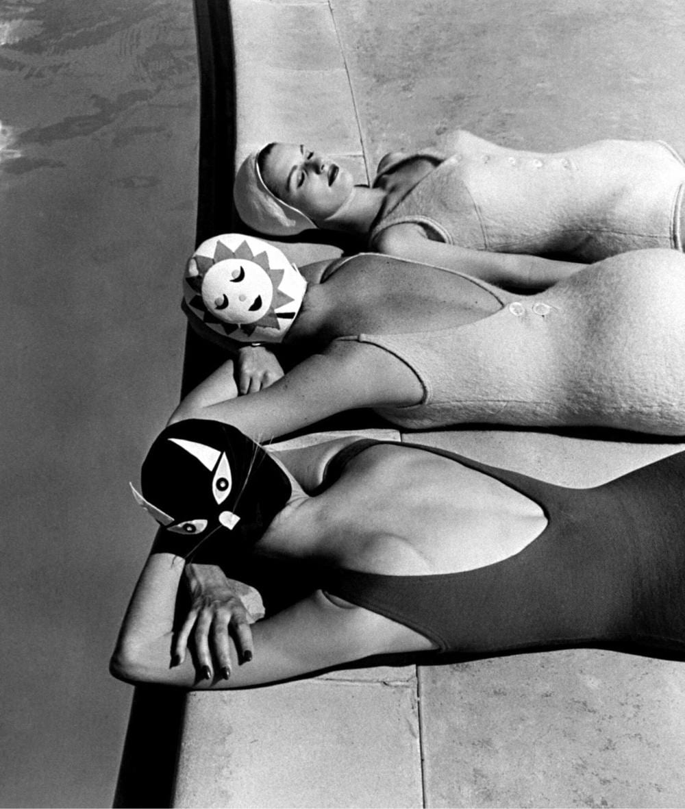 Ralph Crane comparable auction result: ralph crane 1913 1988 des mannequins portent des bonnets de bains avec d