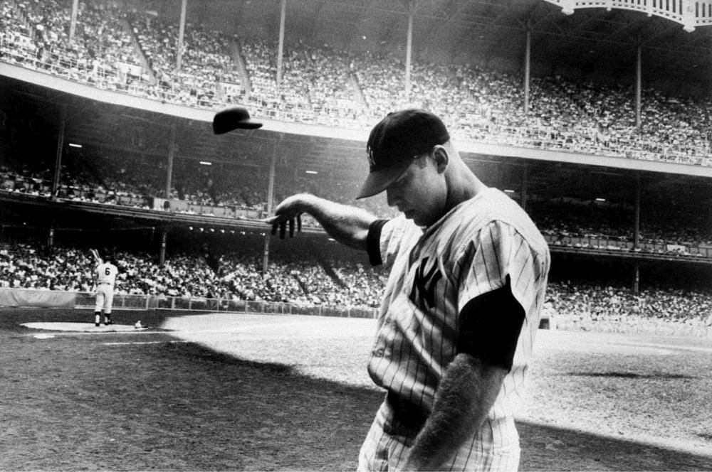 John Dominis comparable auction result: john dominis 1921 2013 le joueur de baseball mickey mantle au yankee sta