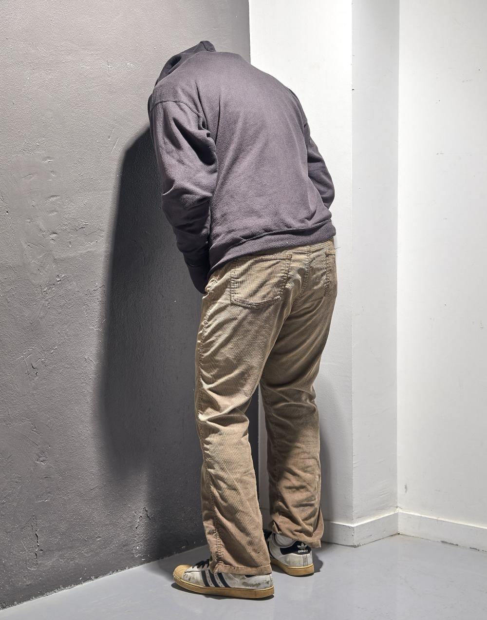 Mark Jenkins comparable auction result: mark jenkins am ricain n en 1970 embed 1 2008 technique mixte v tements port s par l artiste ciment pvc scotch papier j