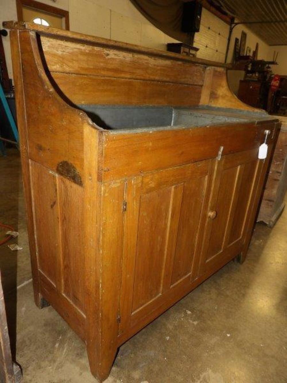 Early American oak tinlined dry sink w/ drawer sold by Atlee Raber Auctioneer, lot 156 — auction record photograph