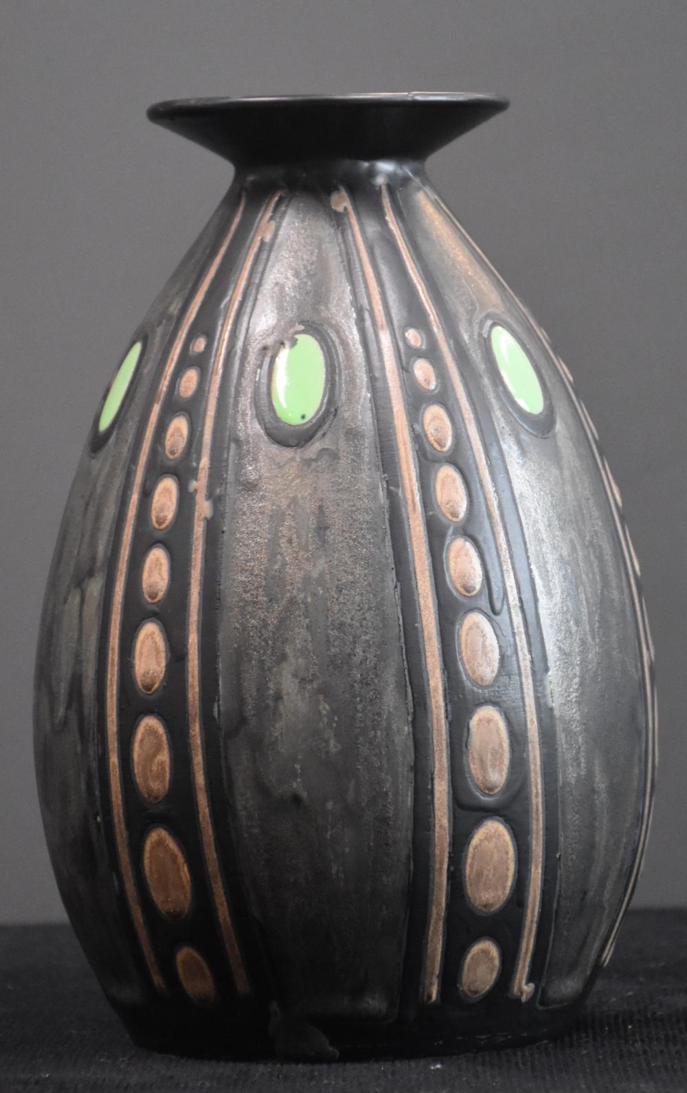Charles Catteau (1880 - 1966). Africanizing sandstone vase decorated with g - Charles Catteau ( 1880 - 1966 ). Vase en grès africanisant à décor de caboc sold by MJV Soudant, lot 301 — auction record photograph