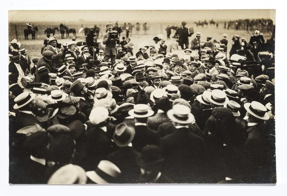 lucien loth 1885 1978 curtiss vainqueur la foule entoure le vainqueur · OGER - BLANCHET · 2021-03-19 Lucien Loth comparable auction result: lucien loth 1885 1978 curtiss vainqueur la foule entoure le vainqueur