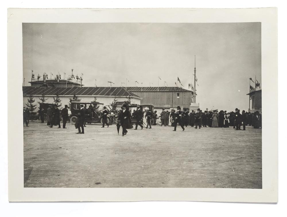 lucien loth 1885 1978 retour aux vestiaires sortie les parkings et les automobiles du temps · OGER - BLANCHET · 2021-03-19 Lucien Loth comparable auction result: lucien loth 1885 1978 retour aux vestiaires sortie les parkings et les automobiles du temps