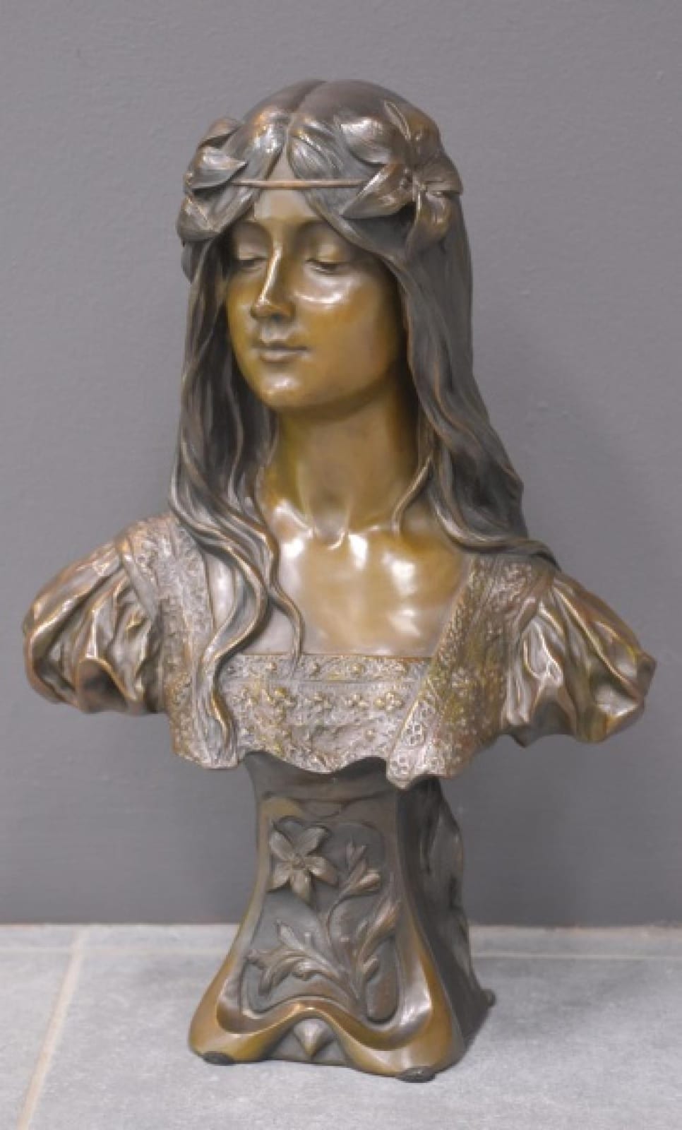 Georges-Charles Coudray comparable auction result: georges coudray 1883 1932 buste en bronze d une l gante art nouveau portant un diad me ht 40 cm ht 40cm