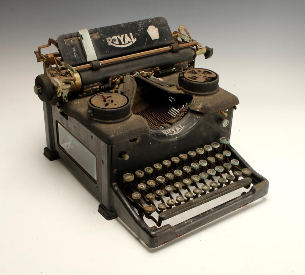 VINTAGE ROYAL TYPEWRITER sold by Converse Auctions, lot 287 — auction record photograph