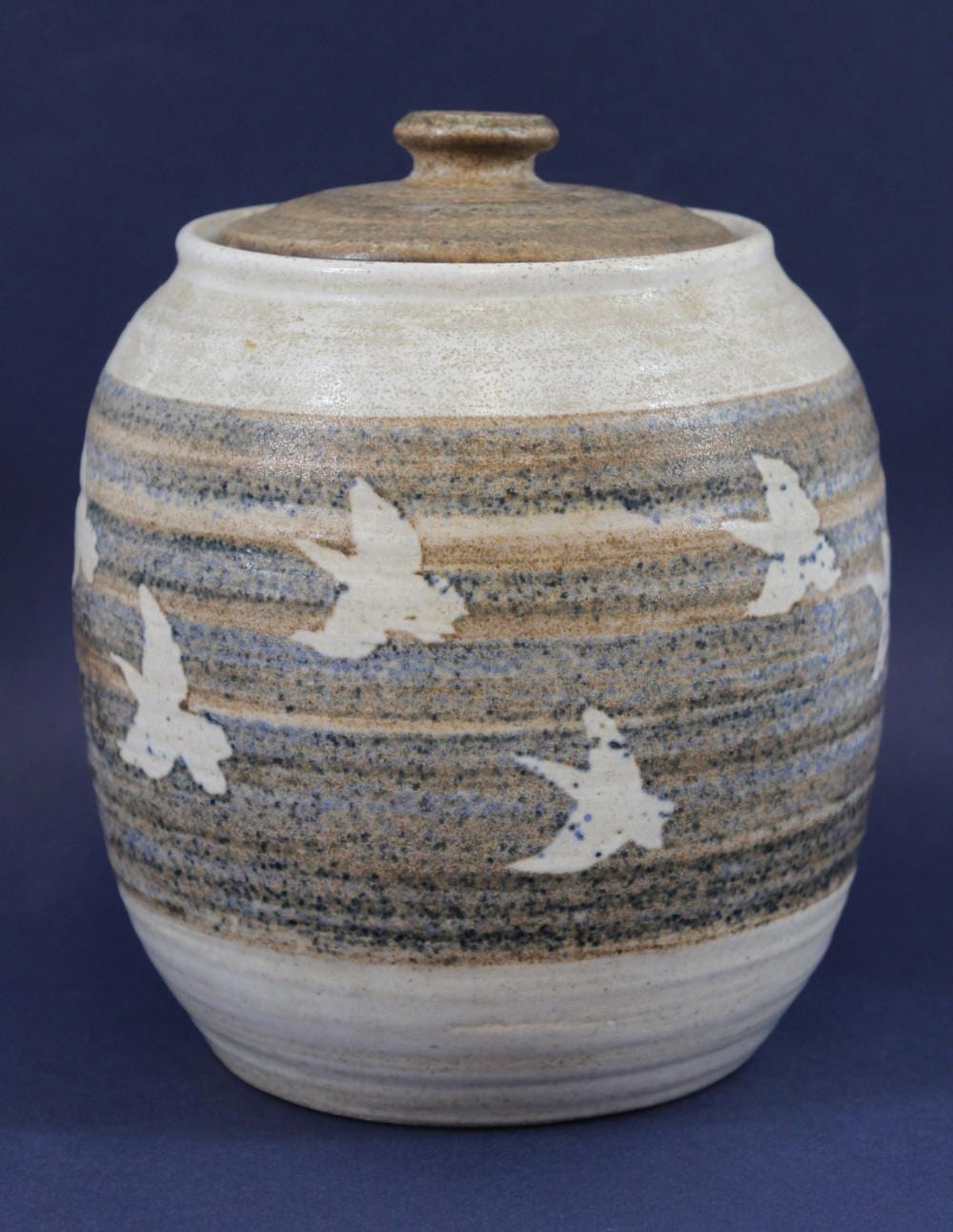 Thomas Kakinuma comparable auction result: thomas kakinuma lidded jar with a decorative ring of flying birds