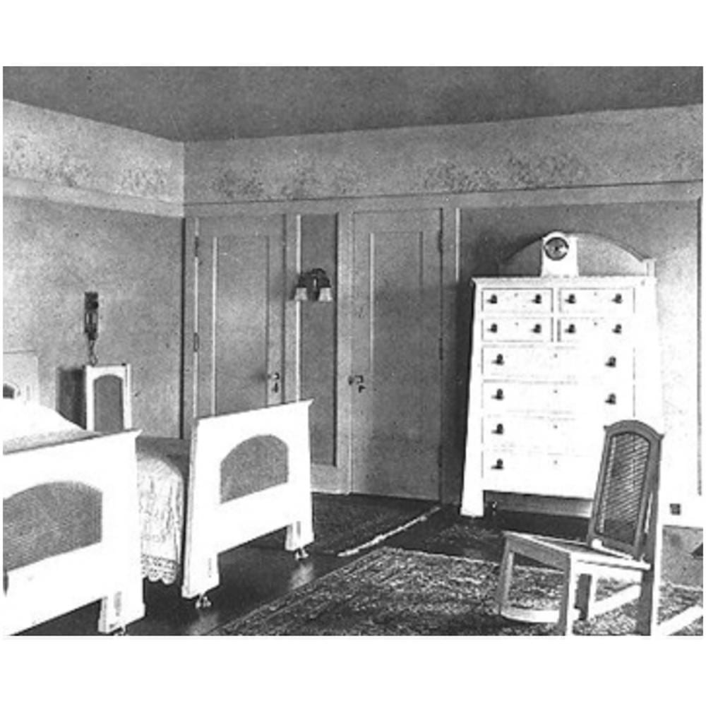 George W Maher comparable auction result: george washington maher 1864 1926 for the e l king house rockledge commission dresser with mirror 58 1 2 w x 25 1 2 d x 70 h