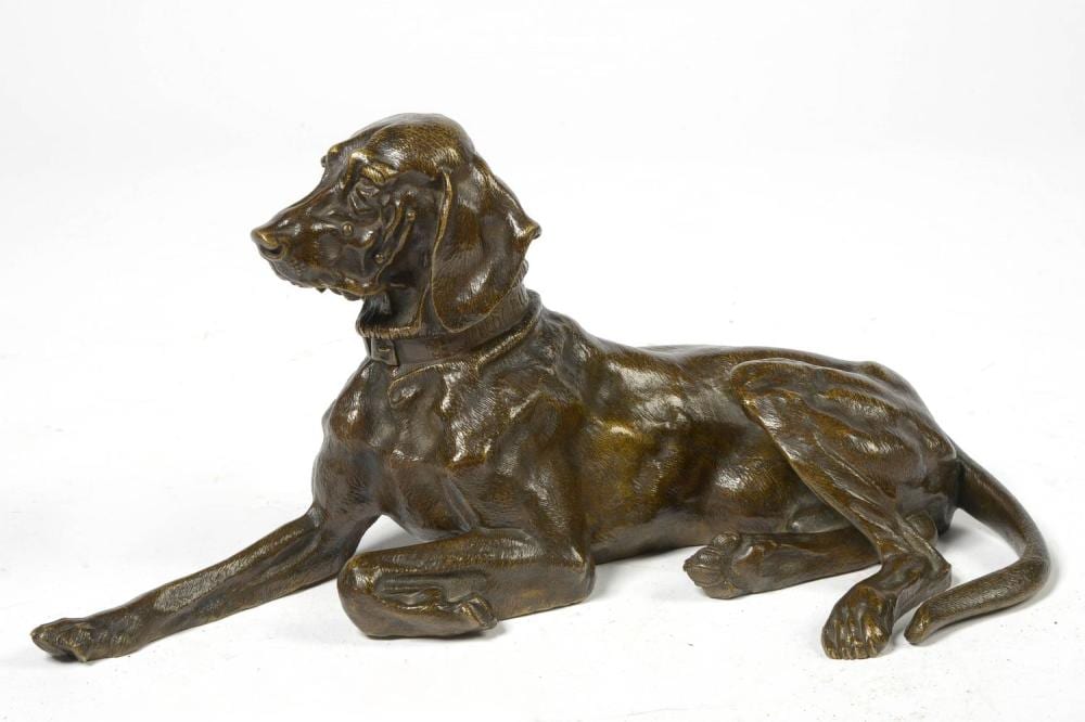 Nikolaj Ivanovic Liberich comparable auction result: chien couch en bronze patine brune sign sur le collier nicola lieberich et portant sous une