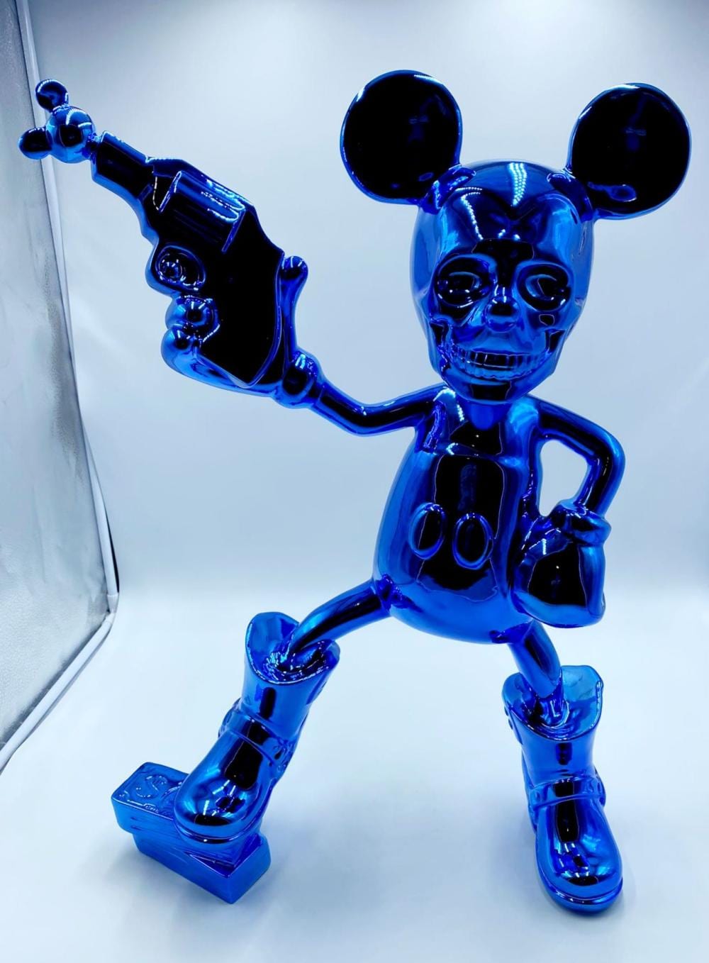 Dom'One comparable auction result: dom one mickey blue