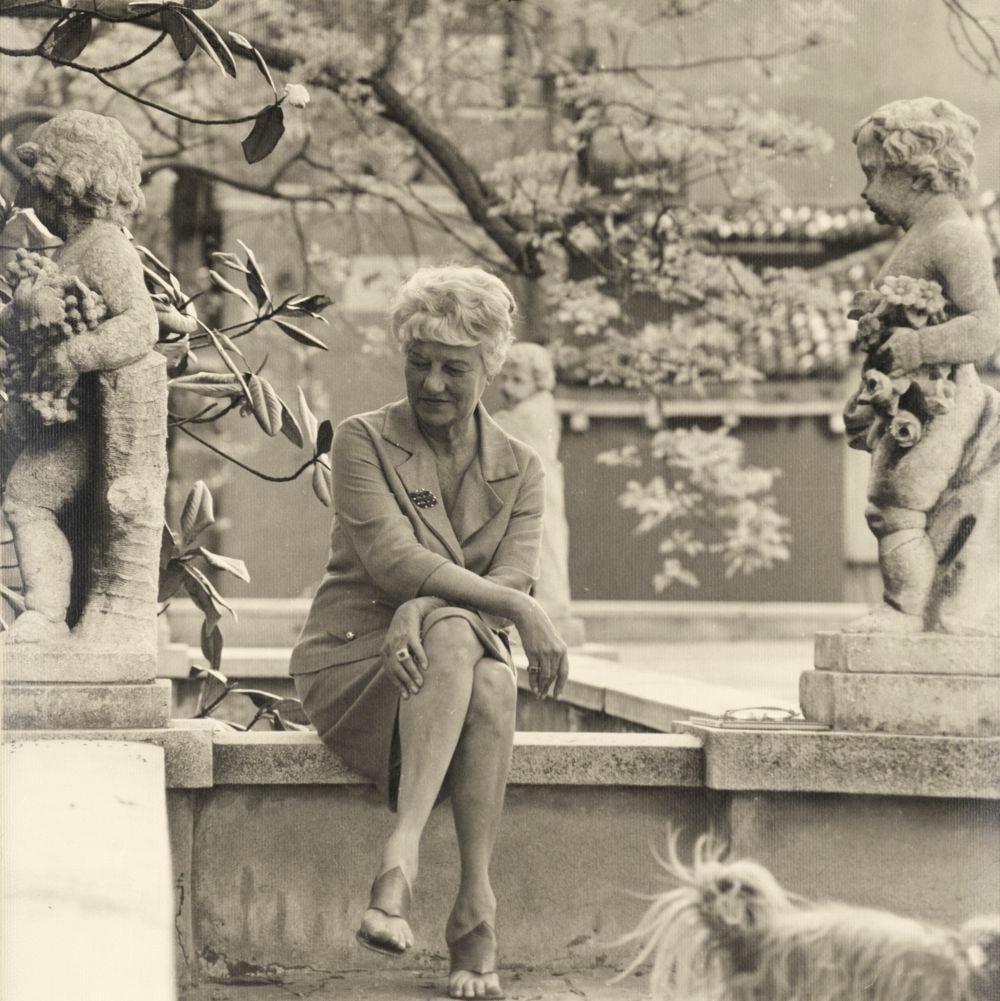 Richard de Grab comparable auction result: richard de grab peggy guggenheim tirage argentique d poque 51 x 41 cm on y joint une d dic