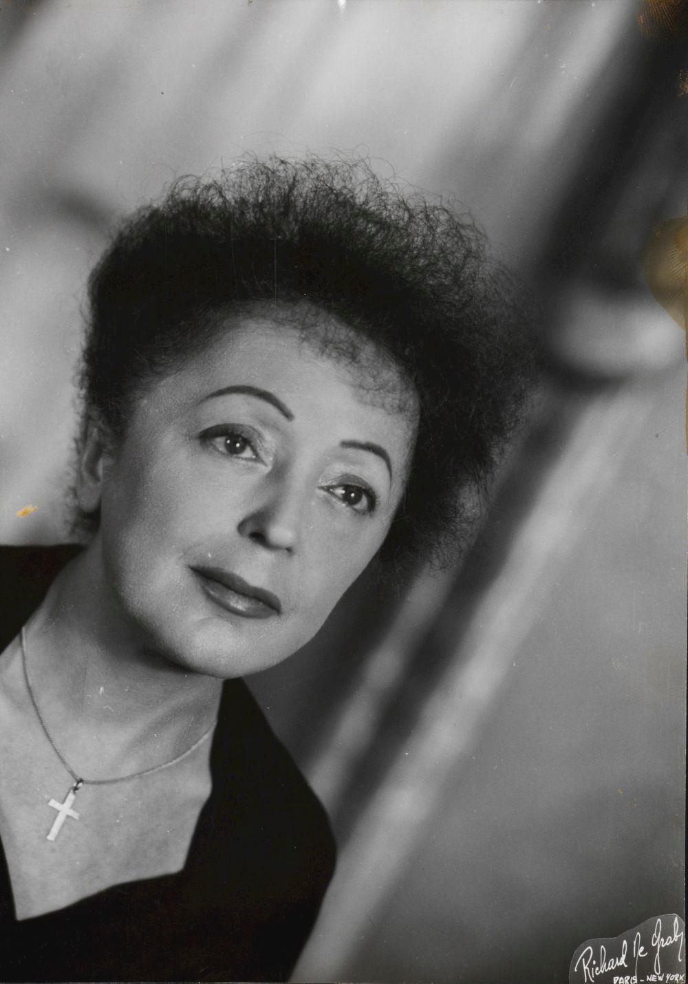 Richard de Grab comparable auction result: richard de grab edith piaf tirage argentique d poque cachet au dos 24 x 17 cm note au cra